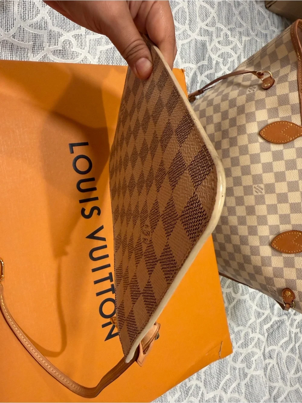 Louis Vuitton Damier Azur Canvas Neverfull MM Tote in Beige with Pink Interior - Picture 15 of 17